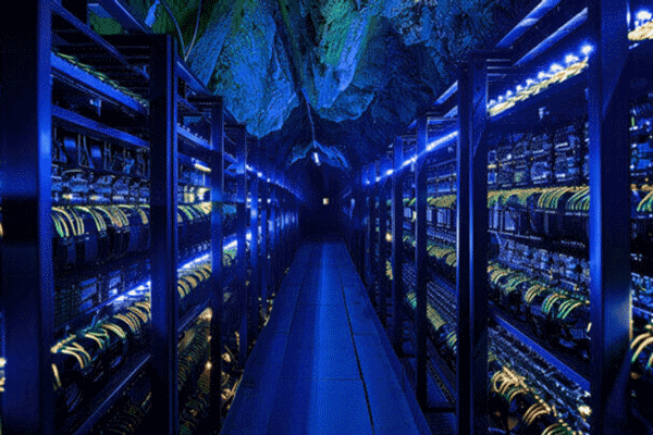 分析：比特币价格和黄金走势关系密切，比特币2025年有望触及22万美元 